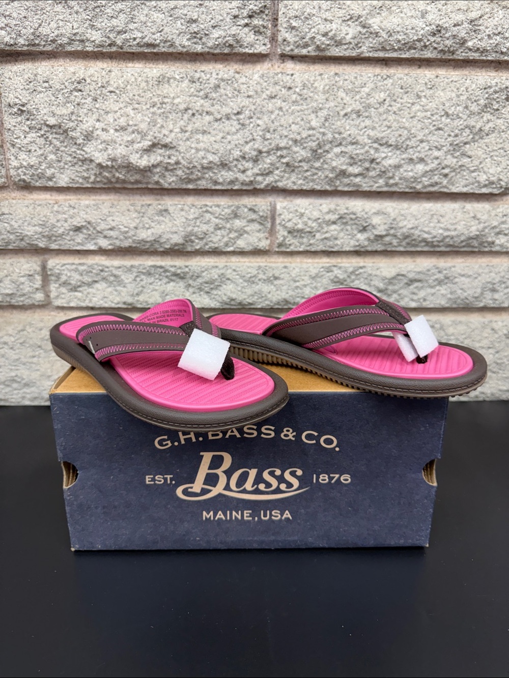 G.H. Bass & Co. Pink and Brown Flip-Flop Sandals